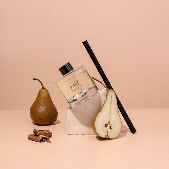 Load image into Gallery viewer, Wyatt | The Diffuser of Strength | Spiced Cinnamon And Pear
